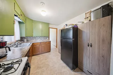 Kitchen - 26625 Eureka, Taylor, MI 48180 photo 1 of 3