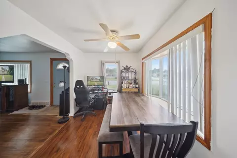 Dining - 26625 Eureka, Taylor, MI 48180 photo 2 of 2