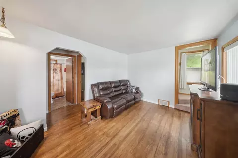 Living - 26625 Eureka, Taylor, MI 48180 photo 1 of 1
