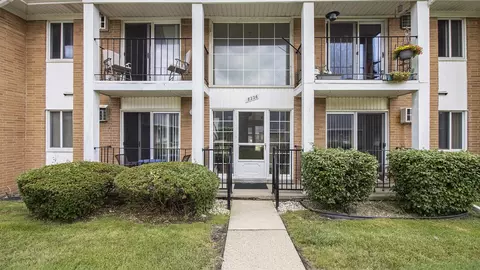 8226 Huntington #25, Westland, MI 48185
