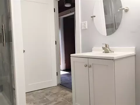 Bath - 2126 Vining, Jackson, MI 49203 photo 3 of 4