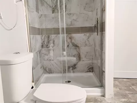Bath - 2126 Vining, Jackson, MI 49203 photo 2 of 4