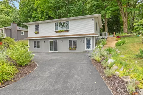 8340 Je-ne-be, Rockford, MI 49341