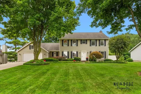 8630 Cedar Lk, Jenison, MI 49428