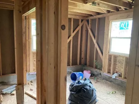 Entry Way - 121 Bagg, Jackson, MI 49203 photo 6 of 6