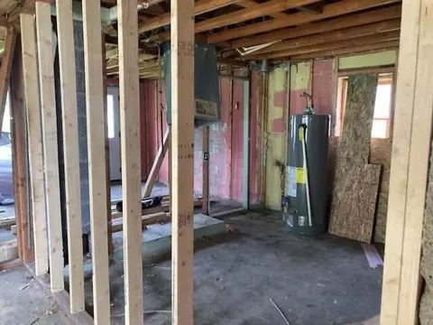 Entry Way - 121 Bagg, Jackson, MI 49203 photo 2 of 6