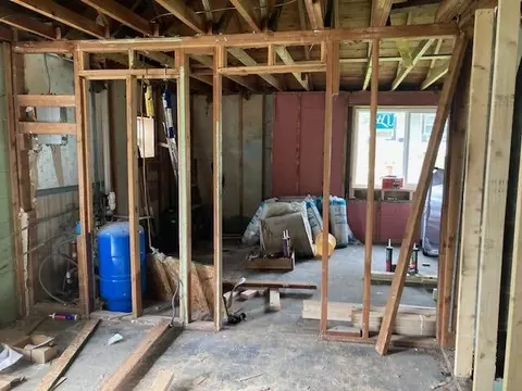 Entry Way - 121 Bagg, Jackson, MI 49203 photo 1 of 6