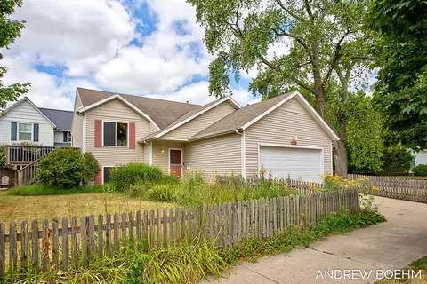 650 Lincoln, Holland, MI 49423