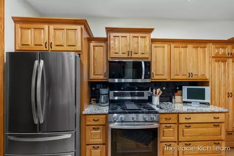 Kitchen - 360 River Pl, Lowell, MI 49331 photo 5 of 5