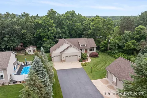 View/Area - 360 River Pl, Lowell, MI 49331 photo 2 of 11