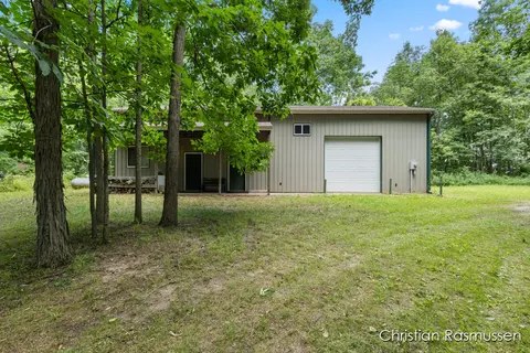18 W Dick, Fenwick, MI 48834