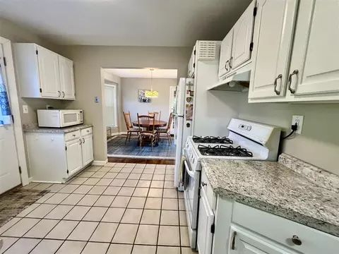 Kitchen - 392 Neff, Grosse Pointe, MI 48230 photo 2 of 7