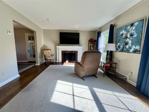Living - 392 Neff, Grosse Pointe, MI 48230 photo 2 of 5