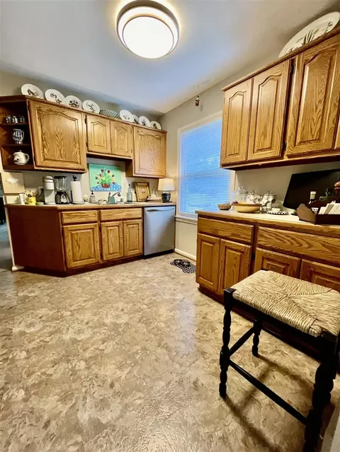 Kitchen - 392 Neff, Grosse Pointe, MI 48230 photo 7 of 7