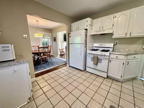 Kitchen - 392 Neff, Grosse Pointe, MI 48230 photo 1 of 7