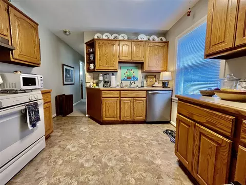 Kitchen - 392 Neff, Grosse Pointe, MI 48230 photo 6 of 7