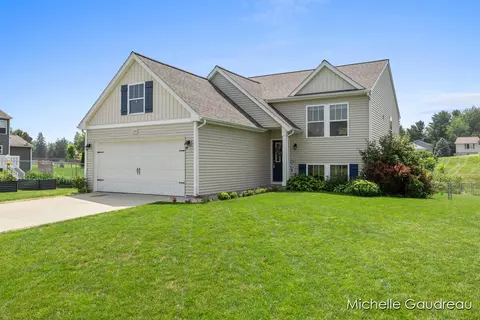 315 Minstehr, Middleville, MI 49333