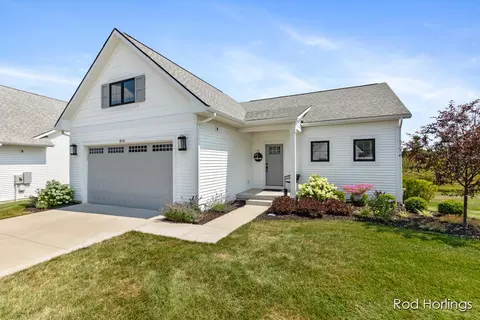 670 Stonebriar #24, Grandville, MI 49418