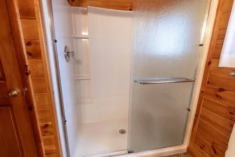 Bath - 3320 Mapes Rd, Mio, MI 48647 photo 2 of 4