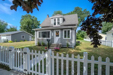 912 St Joseph, South Haven, MI 49090