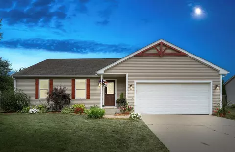 69698 Fox Xing, Edwardsburg, MI 49112