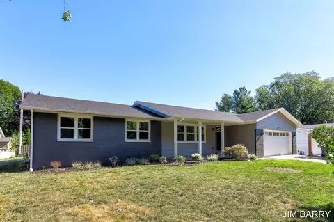 91 W 40th, Holland, MI 49423