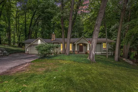 1637 Laraway Lk, Grand Rapids, MI 49546