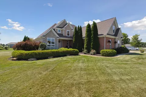 198 W Auburn Trl, Brighton, MI 48114