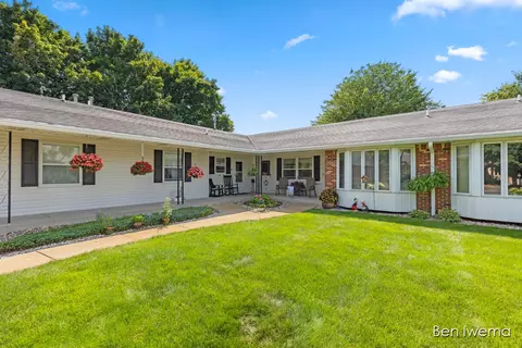 1867 Elizabeth, Jenison, MI 49428