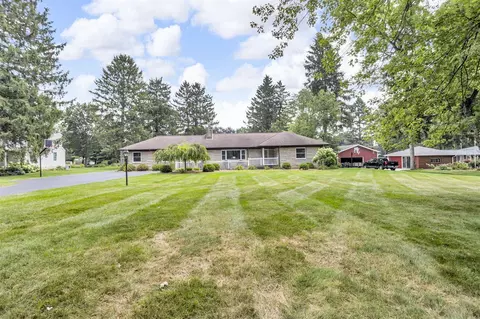 2327 Arbor Hls, Jackson, MI 49201