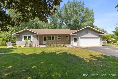 10761 Alpine, Sparta, MI 49345