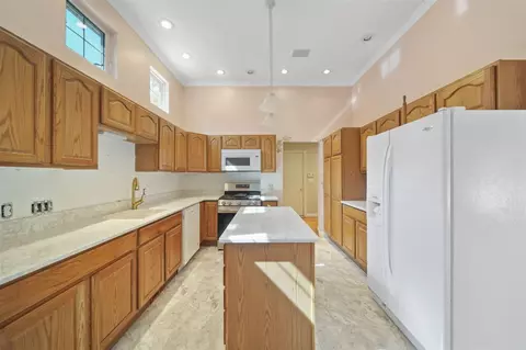 Kitchen - 2595 Lindsey, Jackson, MI 49201 photo 2 of 4