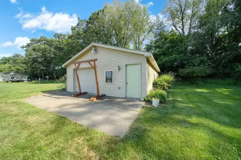 Exterior - 2595 Lindsey, Jackson, MI 49201 photo 8 of 19