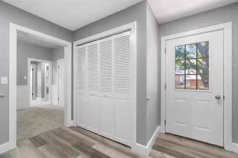 Entry Way - 2637 Bow, Jackson, MI 49203 photo 4 of 4