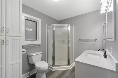 Bath - 2637 Bow, Jackson, MI 49203 photo 1 of 4