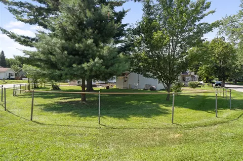 Exterior - 2637 Bow, Jackson, MI 49203 photo 4 of 16