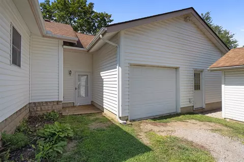 Exterior - 2637 Bow, Jackson, MI 49203 photo 7 of 16
