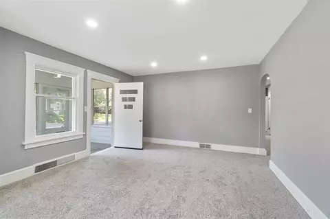 Living - 2637 Bow, Jackson, MI 49203 photo 1 of 11