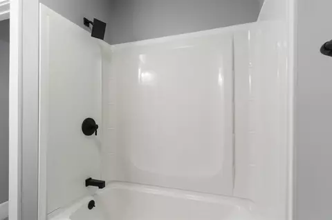 Bath - 2637 Bow, Jackson, MI 49203 photo 4 of 4