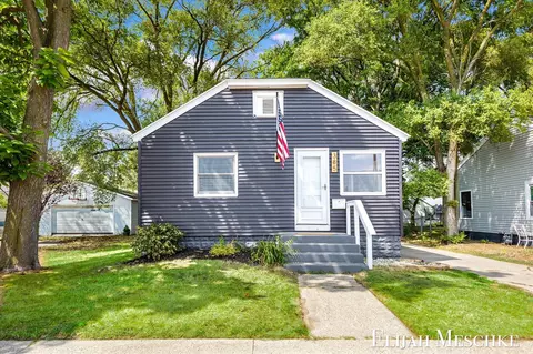 385 W 22nd, Holland, MI 49423