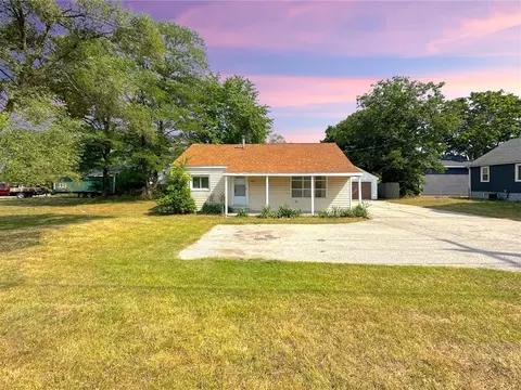 5022 E Apple, Muskegon, MI 49442