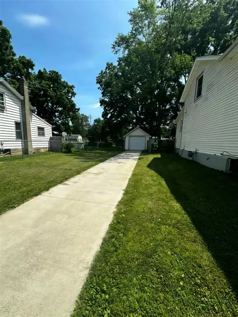 Exterior - 941 Whitney, Jackson, MI 49202 photo 6 of 12