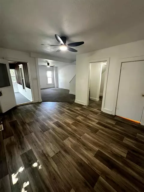 Living - 941 Whitney, Jackson, MI 49202 photo 3 of 6