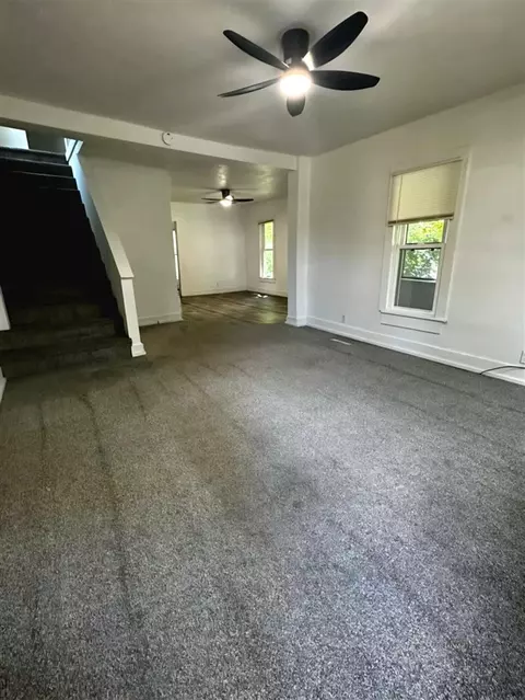 Living - 941 Whitney, Jackson, MI 49202 photo 6 of 6