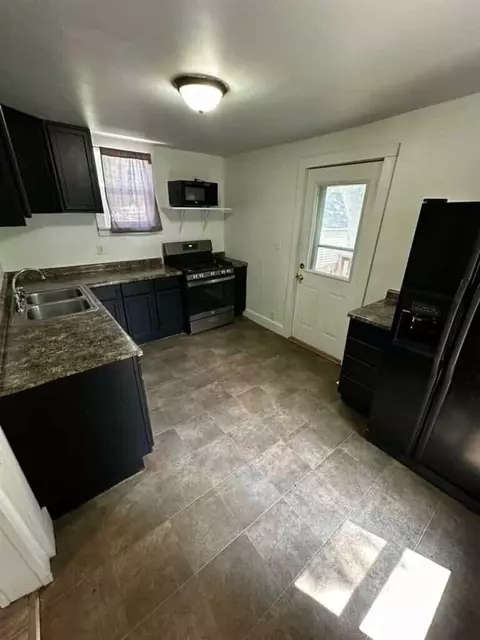 Kitchen - 941 Whitney, Jackson, MI 49202 photo 4 of 5