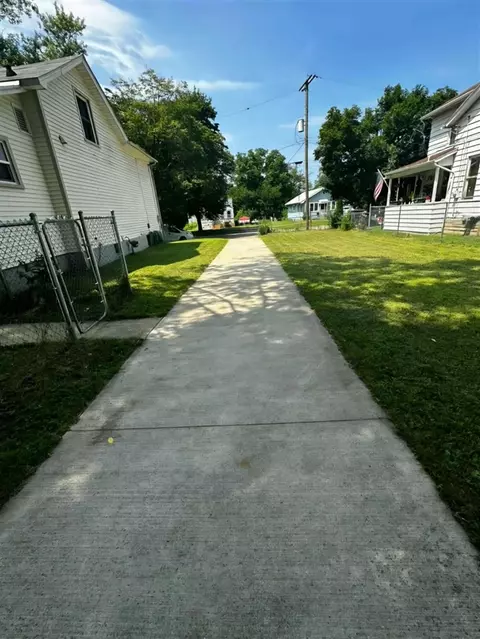 Entry Way - 941 Whitney, Jackson, MI 49202 photo 1 of 4