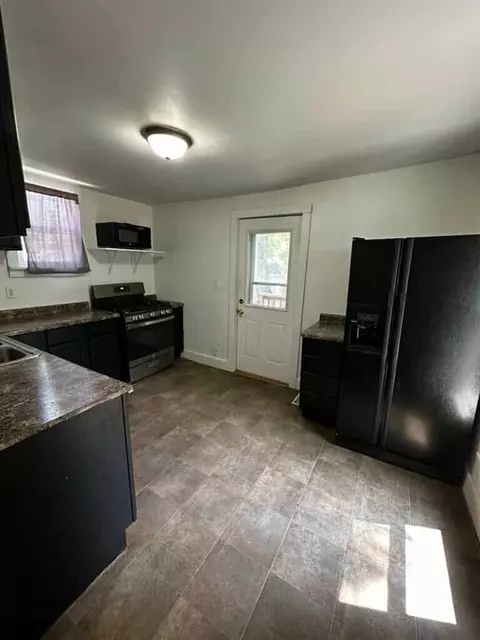 Kitchen - 941 Whitney, Jackson, MI 49202 photo 2 of 5