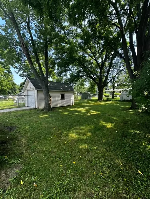 Exterior - 941 Whitney, Jackson, MI 49202 photo 5 of 12