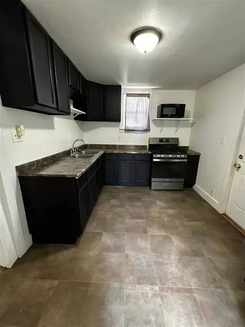 Kitchen - 941 Whitney, Jackson, MI 49202 photo 3 of 5