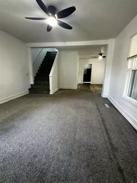 Living - 941 Whitney, Jackson, MI 49202 photo 2 of 6